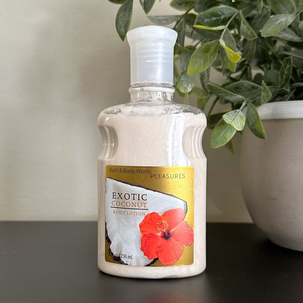 Bath & Body Works EXOTIC COCONUT Body Lotion 8 oz Pleasures DISCONTINUED Cream